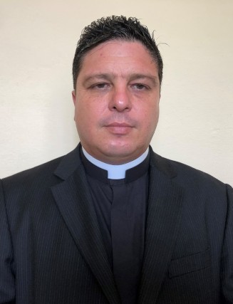 Reverendo Víctor López Latore