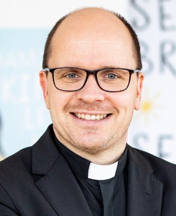 Padre Dirk Bingener